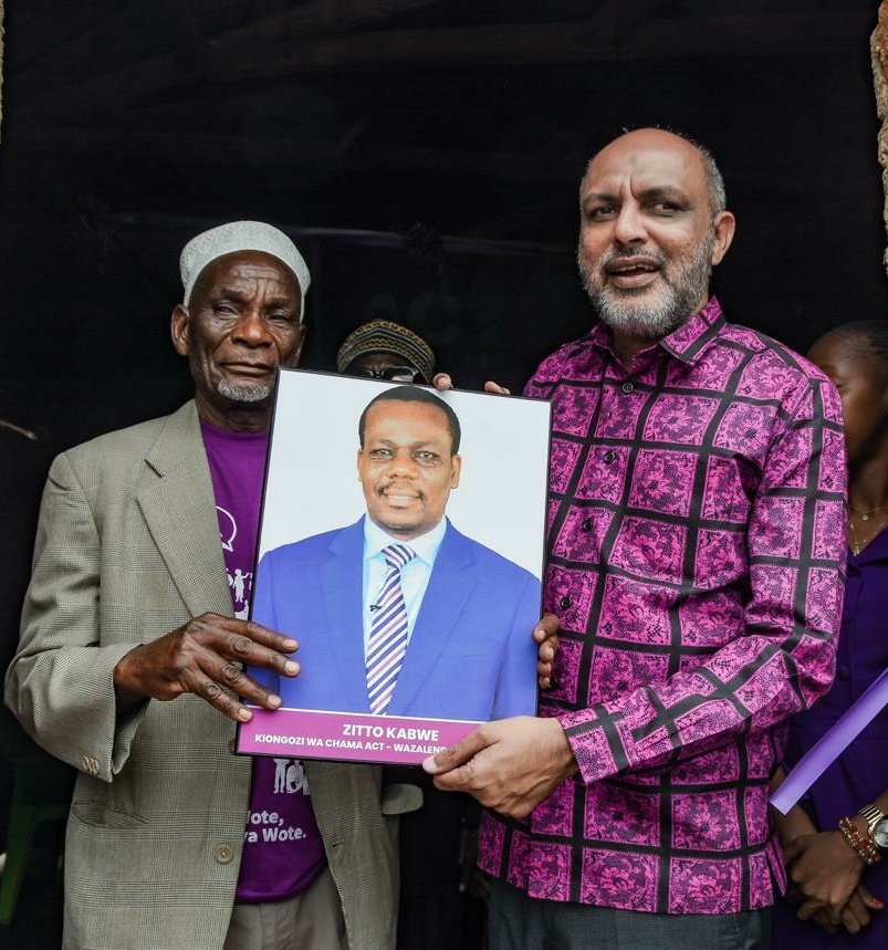 IsmailJussa's tweet photo. Mzee Hamisi Rabii ni mfano wa wazee imara kabisa na wachapa kazi. Licha ya umri wake, lakini ana imani kubwa ya mageuzi. Alinikumbusha kwamba mwaka 2012 tulikuwa pamoja #Igunga kwenye uchaguzi mdogo. Anafanya kazi kubwa #Singida.

#TheFutureIsPurple 
#TheFutureIsACTWazalendo https://t.co/4LHNHflpdU