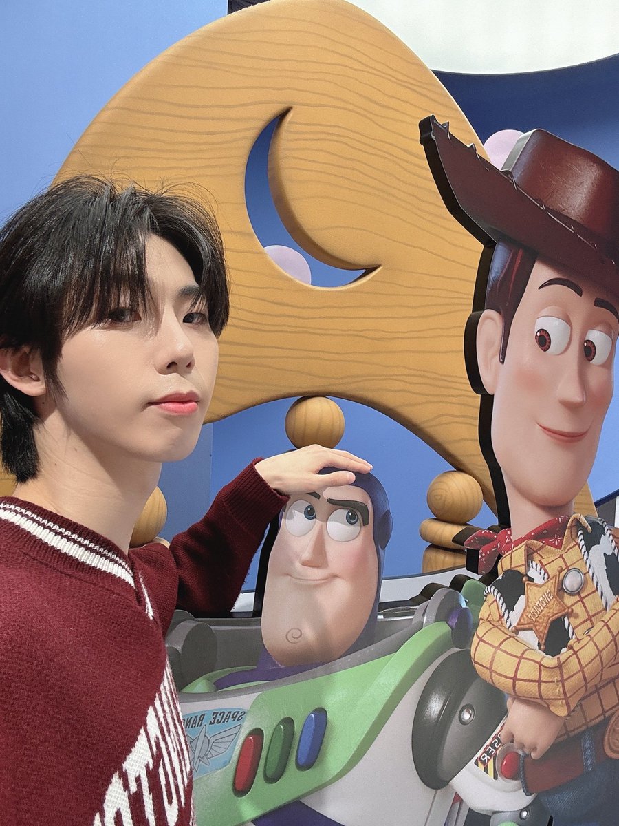 Official_IB147's tweet photo. [#범수]

혼자 놀기 마스터✨🎮

#ib147 #아이돌 #연습생 #idol #kpop https://t.co/tS4QTwkzjZ