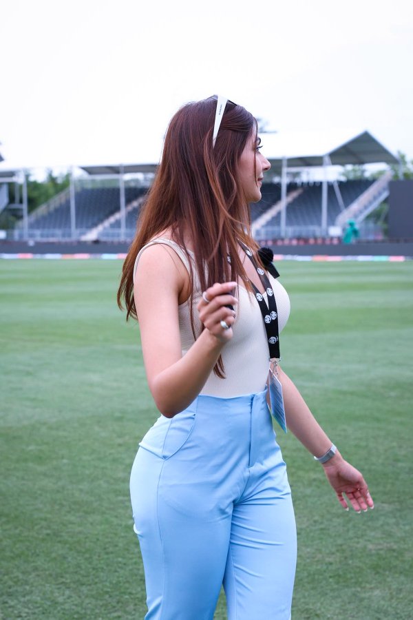 GD83VTQagAA_Ju1?format=jpg&name=900x900