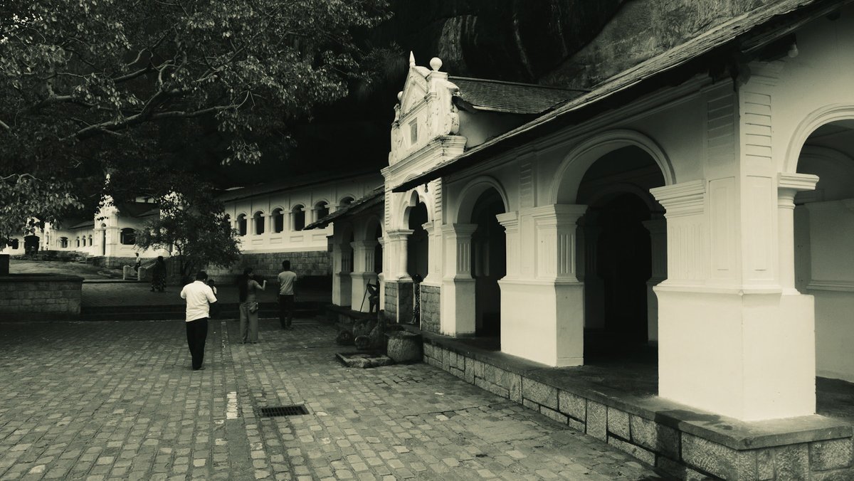 useless_boring's tweet photo. #religion #buddhism #Stonetemple #SriLanka #LeicaQ2 https://t.co/HMmGQhz4rR