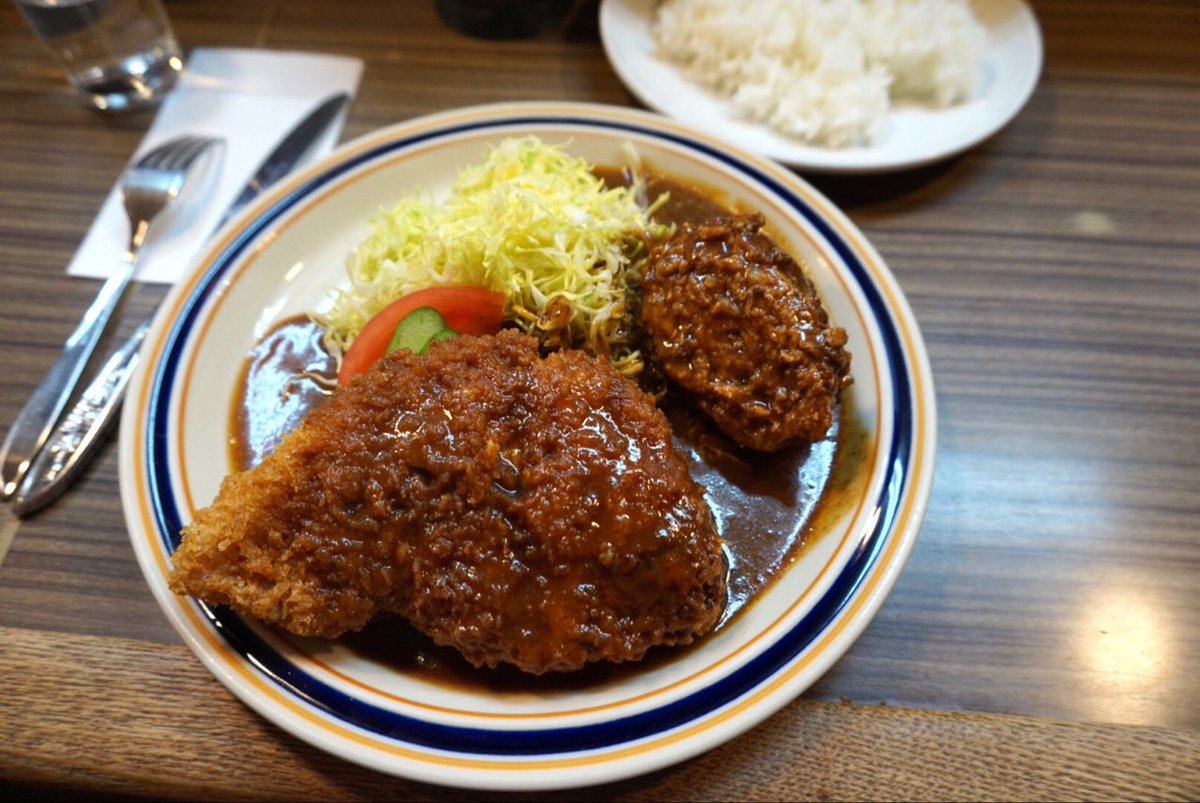 takapon_jp's tweet photo. 堀江貴文がオススメするとんかつ4店はここ。
ぜひ足を伸ばして頂きたいお店です。

※BM(ブックマーク)必須
※いいね必須

①グリル太平 (大阪)
大阪市生野区今里にある何の変哲もない洋食屋に見えるんだけど、特製デミグラスソースのとんかつ＆ハンバーグがとてもうまい店。揚げたてのザクザク豚カツにたっぷりのデミソースで食べるスタイル。この特性デミグラスソースは、やみつきになるレベルで、余ったご飯にソースをかけて具なしのハヤシライスにしてもスゴく美味い！

②とんかつ栄ちゃん (千葉)
千葉県船橋市にあるトンカツの館。普通のトンカツの他に、毎週金曜日〜全国の銘柄豚を仕入れてトンカツを仕上げてくれる。中には十勝ロイヤルマンガリッツァ豚のような超高級銘柄も扱う。お値段もそれなりにする。注文してから揚げ始めるので、かなり待つので開店時間早めに入った方がベター。

③つかんと七洋軒P.O. (東京)
ワインの品揃えも良い。名物のトンカツに加えハンバーグやソーセージカツ。そしてカレーも2種類。旧麻布郵便局を期間限定でリノベーションしてオープンしているらしく、強盗対策のシールとか金庫がワインセラーになってたりとか中々ユニーク。

④とんかつふじ井 (大阪)
久しぶりに異次元のトンカツ屋に出会った。間違いなく私史上ナンバーワンのトンカツ。ご主人はロート製薬の薬膳フレンチの料理長を数年勤めて、同じくロート製薬が手掛けるやえやまファームの豚の売り込みで某有名トンカツ店を訪ねたことをきっかけにトンカツの奥深さに触れて独立されたとのこと。開店して一年とは思えない完成度のトンカツは、5銘柄にしぼったローストフィレカツが仕入れられるタイミングに合わせて提供される。低温調理と高温短時間加熱、そして余熱調理をコンビネーションさせて最高のサクジュワ感を演出している。あとササミカツとメンチカツは必食。絶対アドオンで食べてほしい。

#とんかつ #安ウマ