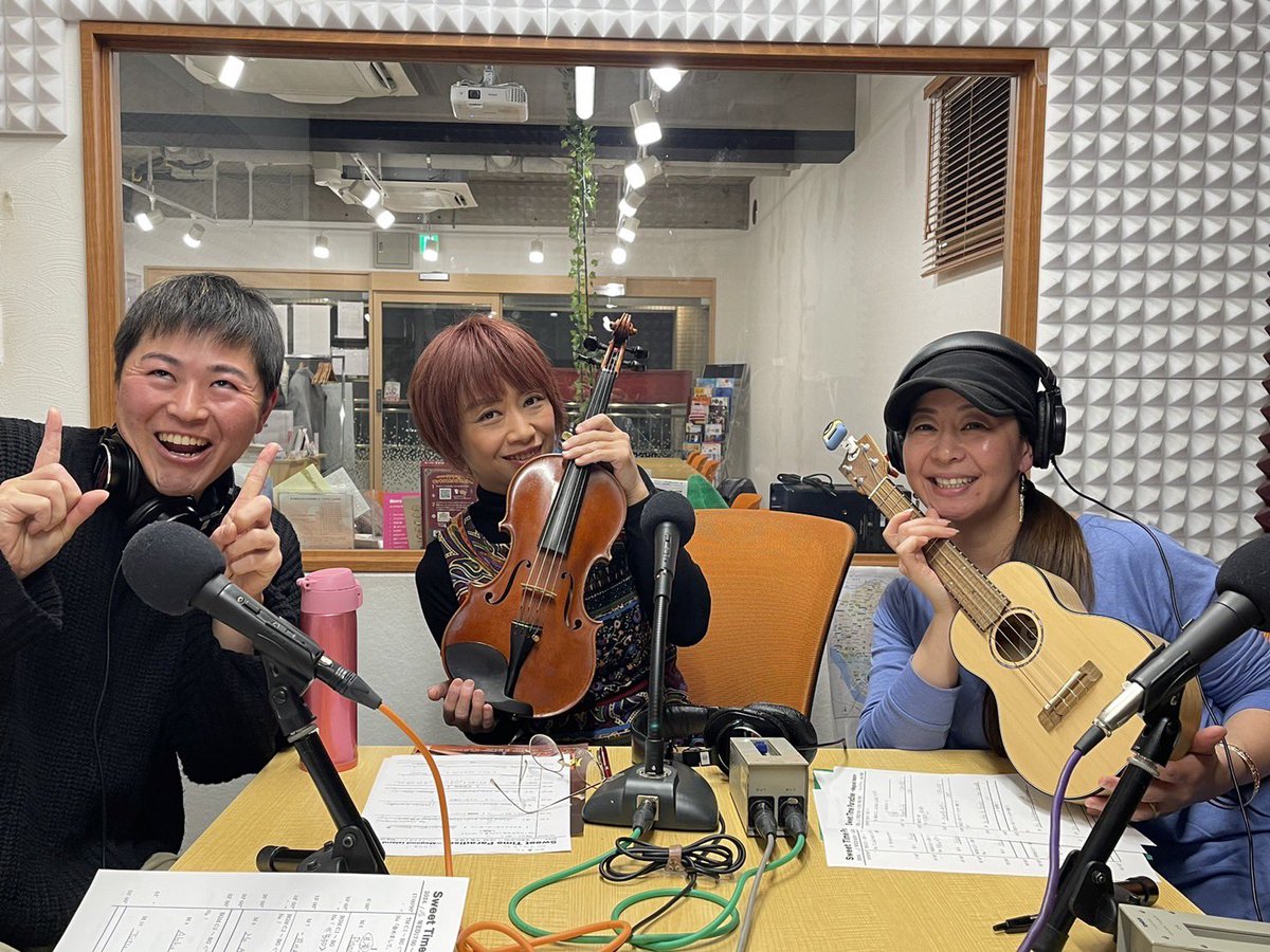 owarai_'s tweet photo. コマラジありがとうございました！！
メグさんが僕をアシスタントに選んでくれました😇😇なので準レギュラーとしてこれからコマラジ出させてもらいます！社長、編集長、メグさんありがとうございます🙇‍♂️そしてゲストはヴァイオリニスとの平松加奈さんでした！演奏素敵でした✨ https://t.co/EZ1GJrp3Ol