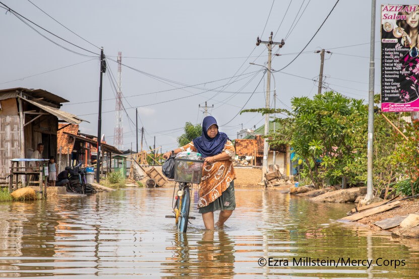 The article from <a href="/mercycorps/">Mercy Corps</a> on the VOL 36 advocates for inclusive recovery to build resilience amidst the #climatecrisis.

It highlights the need for women's participation in disaster management for sustainable &amp; equitable recovery strategies.

🔽🔽🔽
voiceeu.org/publications/b…