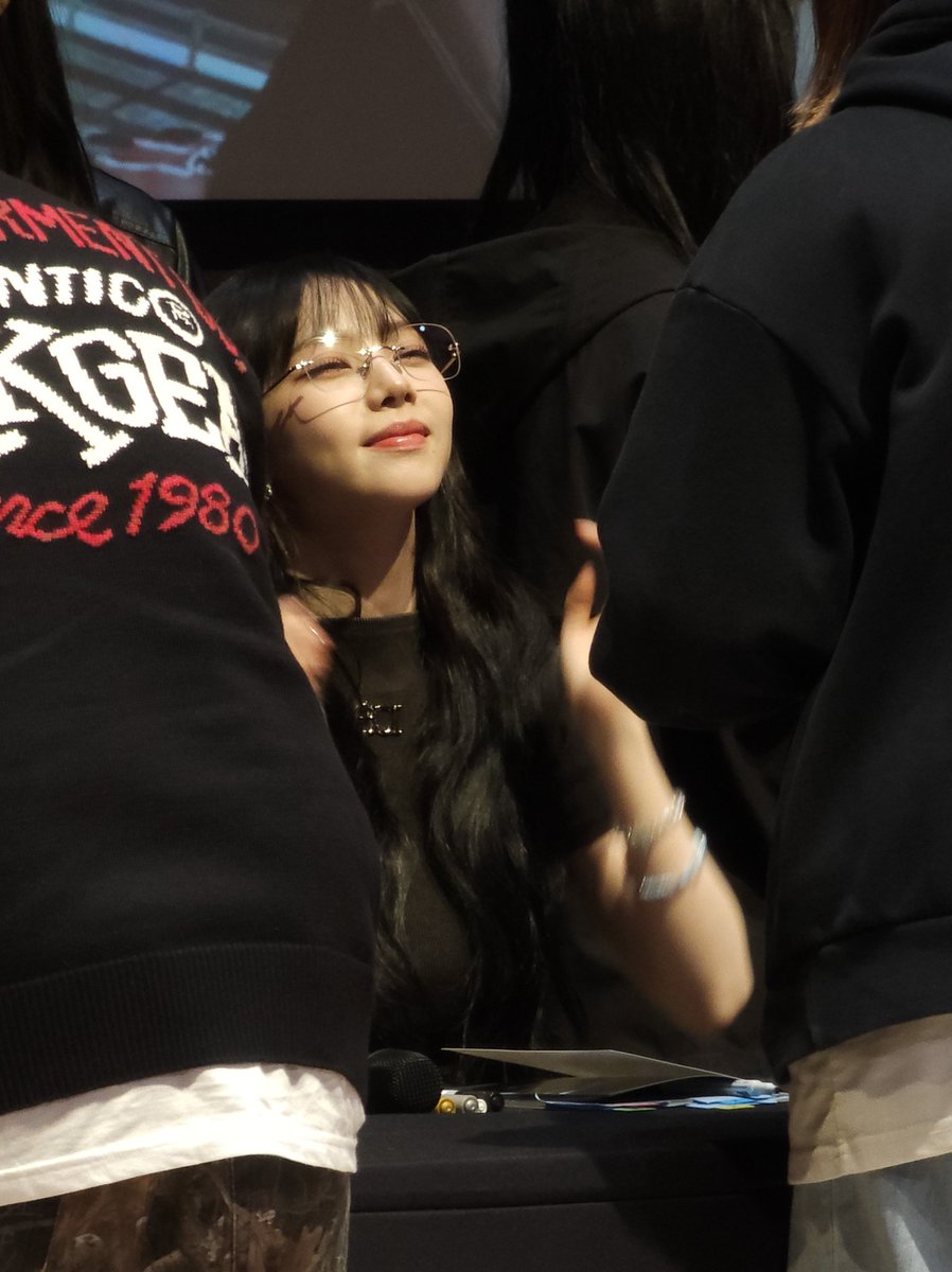 240116
劉知珉完全不修的生圖就是最神的 
#aespa #에스파