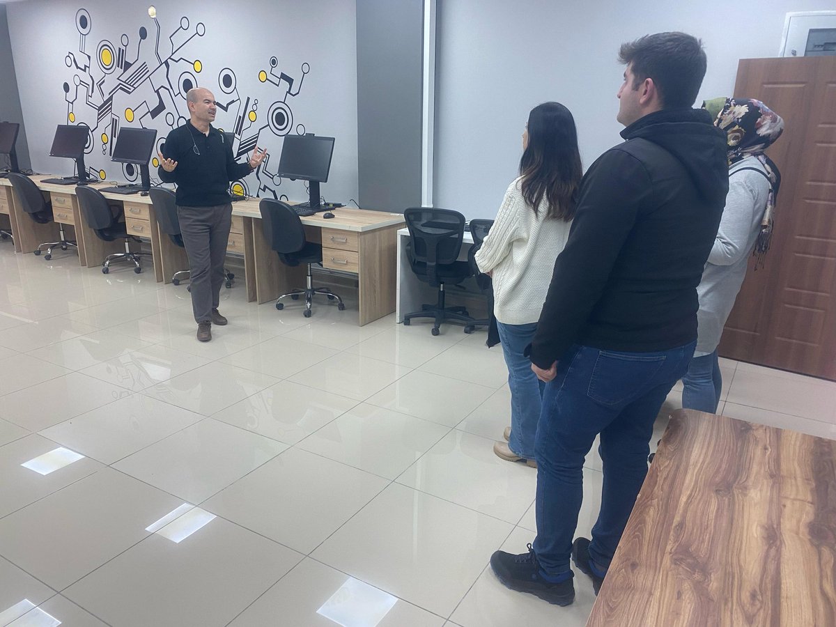 btekutahya's tweet photo. BTE Derneği Kütahya İl Koordinatörlüğü olarak Teknokent'i ziyaret ettik. Çalışmaları  hk bilgi edindik, İşbirliği alanlarını konuştuk. Ersan Öz ve ekibine teşekkür ederiz. 
@KutahyaTekno 
@kutahyamem 
@KutahyaValiligi 
@kutahyabel
@universitemdpu
@btedernegi https://t.co/NUKdFgeg2M