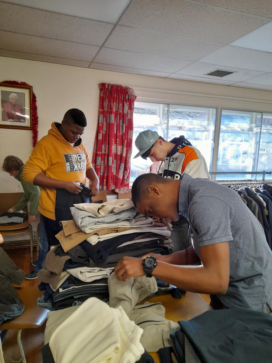 abgacademy's tweet photo. Over the weekend, students heard from an inspiring 19-year-old asylum seeker at the @LeedsCityofSanc and Abbey Grange training. They then volunteered, sorting and distributing clothes to men in need seeking asylum, housed in hotels in Leeds. @chaplaincyabbey @LCILeeds https://t.co/1gQFosZYTR