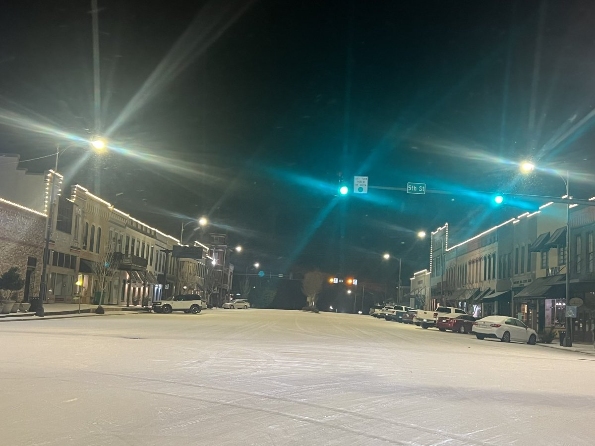 Wx_Isaac's tweet photo. Don’t be fooled - this is not snow, but rather solid ice. 🥶 https://t.co/177hKtftaD