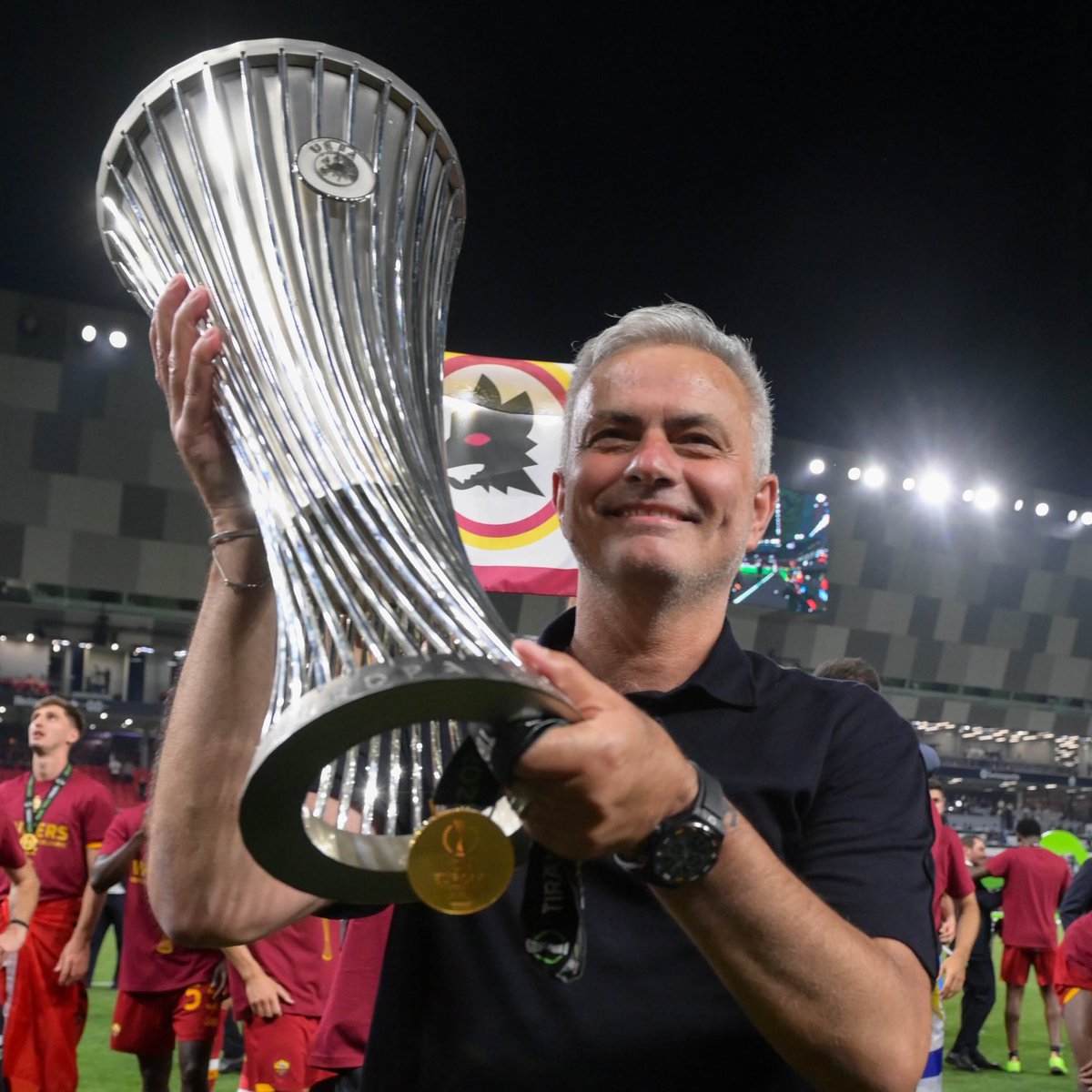 🚨🟡🔴 Daniele De Rossi, top of the list at AS Roma to replace José Mourinho as new head coach.

🇵🇹 Decision on José Mourinho leaving the club has been made by the owners, Friedkin family.