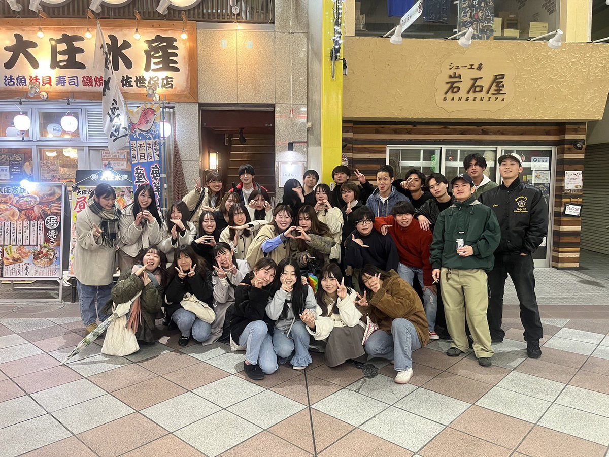 tashirozemi's tweet photo. あけましておめでとうございます！
田代ゼミです🙌
年末年始も田代ゼミでは色々な��ベントが満載ですよ〜☺️
年末には忘年会や合宿、カウントダウンイベント🌅
今年はTOTO工場見学や研究発表会など大きなイベントが盛りだくさんです‼️
今年も田代ゼミ一同、どうぞ宜しくお願いいたします✨

#田代ゼミ https://t.co/Sx8bOJGTQQ