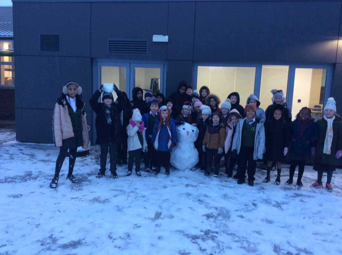 firsprimarysale's tweet photo. It was a cold morning @breakfastclub today. Great #teamwork building a snowman the size of one of our children! ❄☃ https://t.co/rQfE3tpBkP