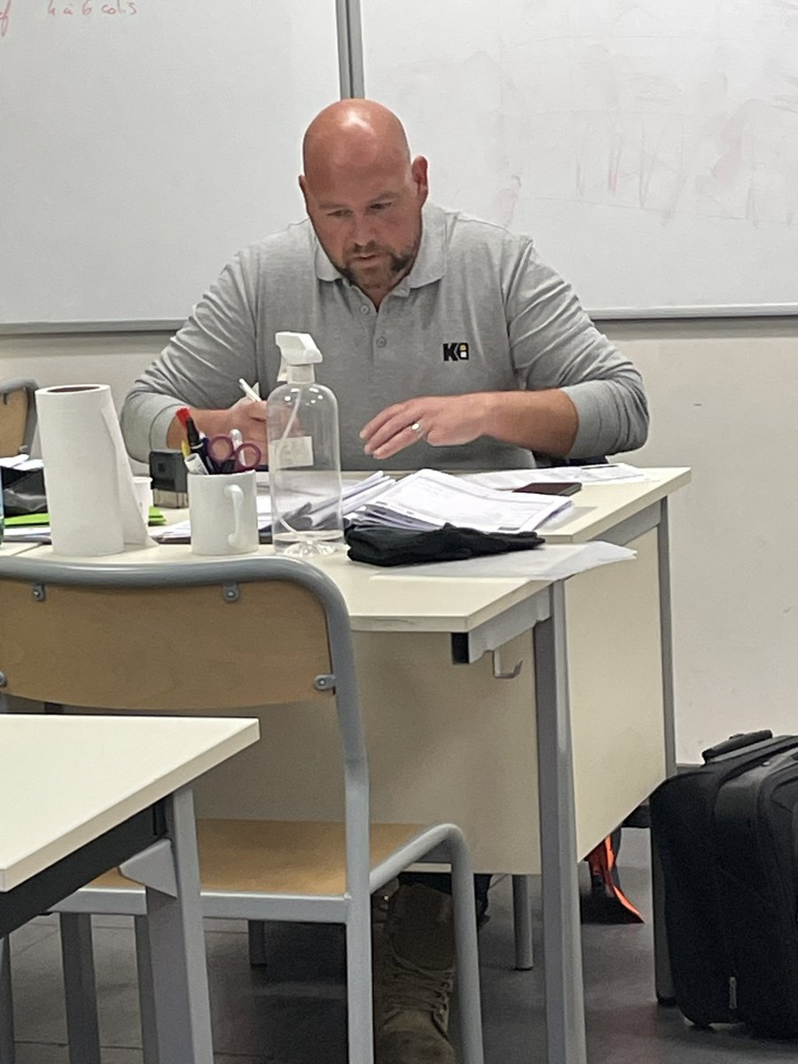 Putain lui je le veux 😜😜😛😛😛😛😛j’ai chaud rien qu’en le regardant #gay #gayfantasme #gaylille #gaybear