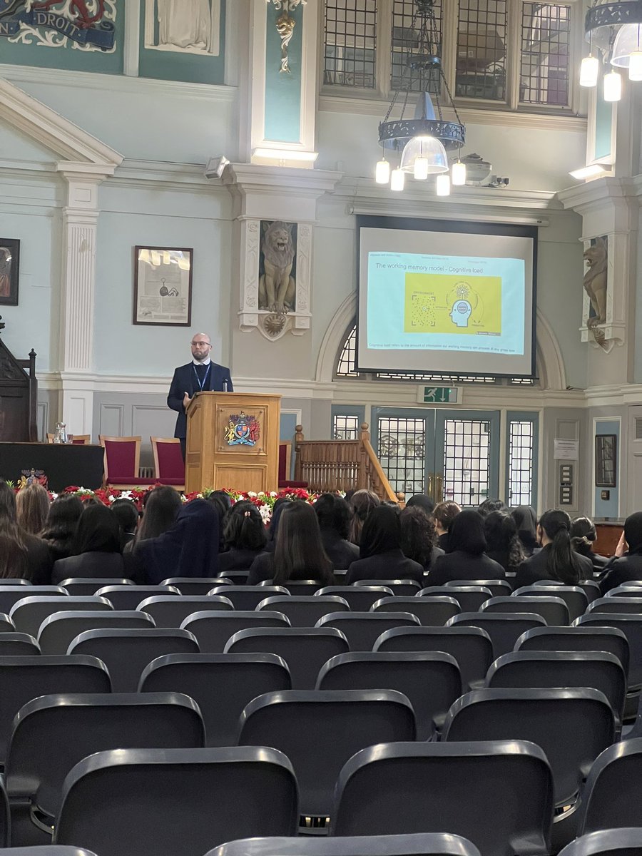 Our Year 9 students are learning about how our Handsworth Teaching and Learning Framework supports their short and long term memory to access all of that important subject knowlege 🧠
