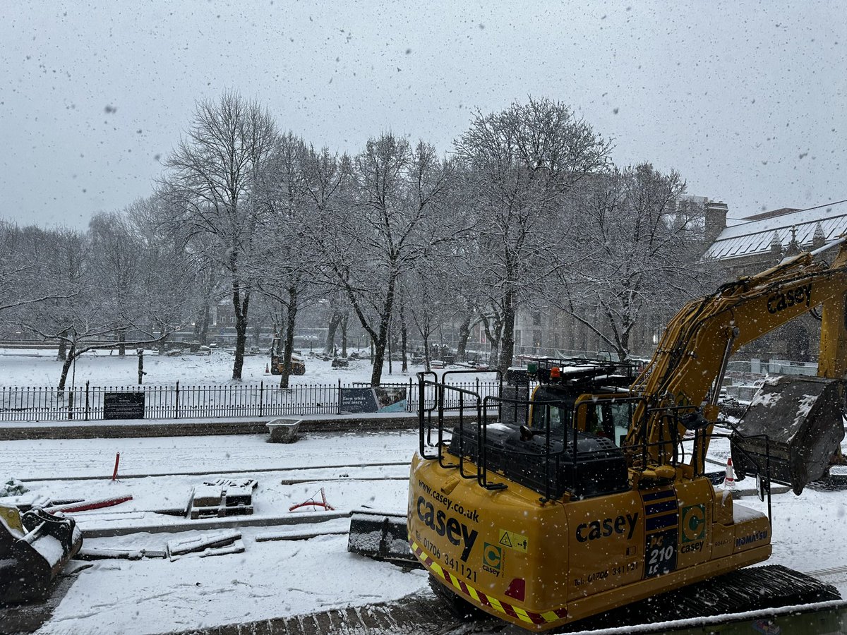 Not even heavy snow can stop @ManMetUni’s transformation of the public realm ⛄️ ❄️. This beautiful, pedestrianised space will open in spring 2024 for the benefit of all of our students, staff and visitors 🌳 🌳 🌳