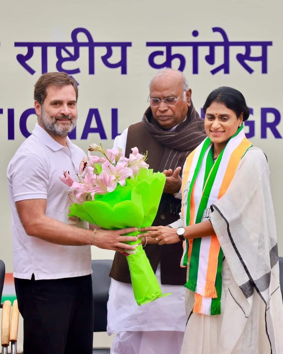 𝐁𝐈𝐆 𝐁𝐑𝐄𝐀𝐊𝐈𝐍𝐆

YS Sharmila is appointed as the Andhra Pradesh Congress President.

#AndhraPradesh 
#AndhraElections2024