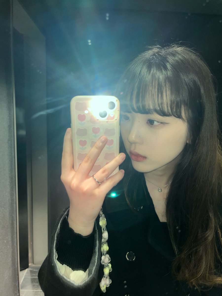 WITCHERS_twt's tweet photo. 🫨

#HINA #희나
#WITCHERS #위쳐스 https://t.co/1Vam4gRCgi