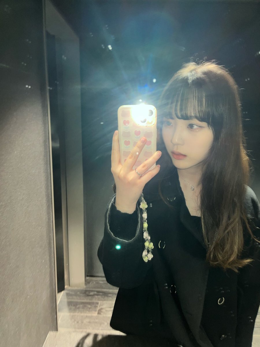 WITCHERS_twt's tweet photo. 🫨

#HINA #희나
#WITCHERS #위쳐스 https://t.co/1Vam4gRCgi
