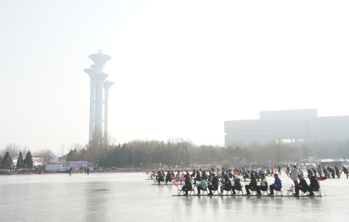 AmazingChaoyang's tweet photo. ❄️An exciting start to a year of sports and camaraderie in #Chaoyang district, #Beijing!
🤩Over 800 people from different parts of the district gathered at #OlympicForestPark for a thrilling and friendly ice dragon boat race. Get ready for more #IceandSnowFun! #SportyChaoyang https://t.co/ncnEbERKmu