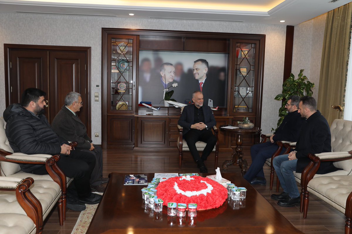 Önümüzdeki ay yapılacak olan İnşaat Mühendisleri Odası seçimlerinde Başkan adaylığı için yola çıkan Mustafa Keleş’i belediyemizde ağırlıyoruz. Nazik ziyaretlerinden dolayı kendilerine teşekkür ediyorum.