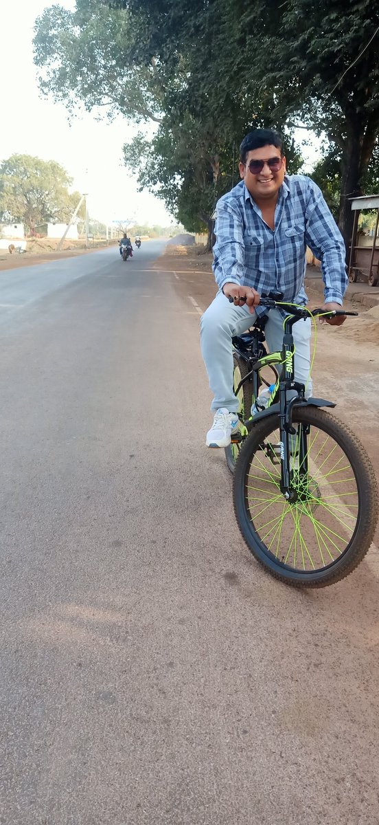 20 साल पश्चात साइकिल से 50 किलोमीटर की दूरी सफर किया, हालांकि 10 किलोमीटर बाद तो दिलो दिमाग जवाब दे दिया था, लेकिन 20 साल पहले का जो जज्बा और उत्साह मन में कायम रहा जो 50 किलोमीटर की दूरी सफर पूर्ण करा ही दिये।