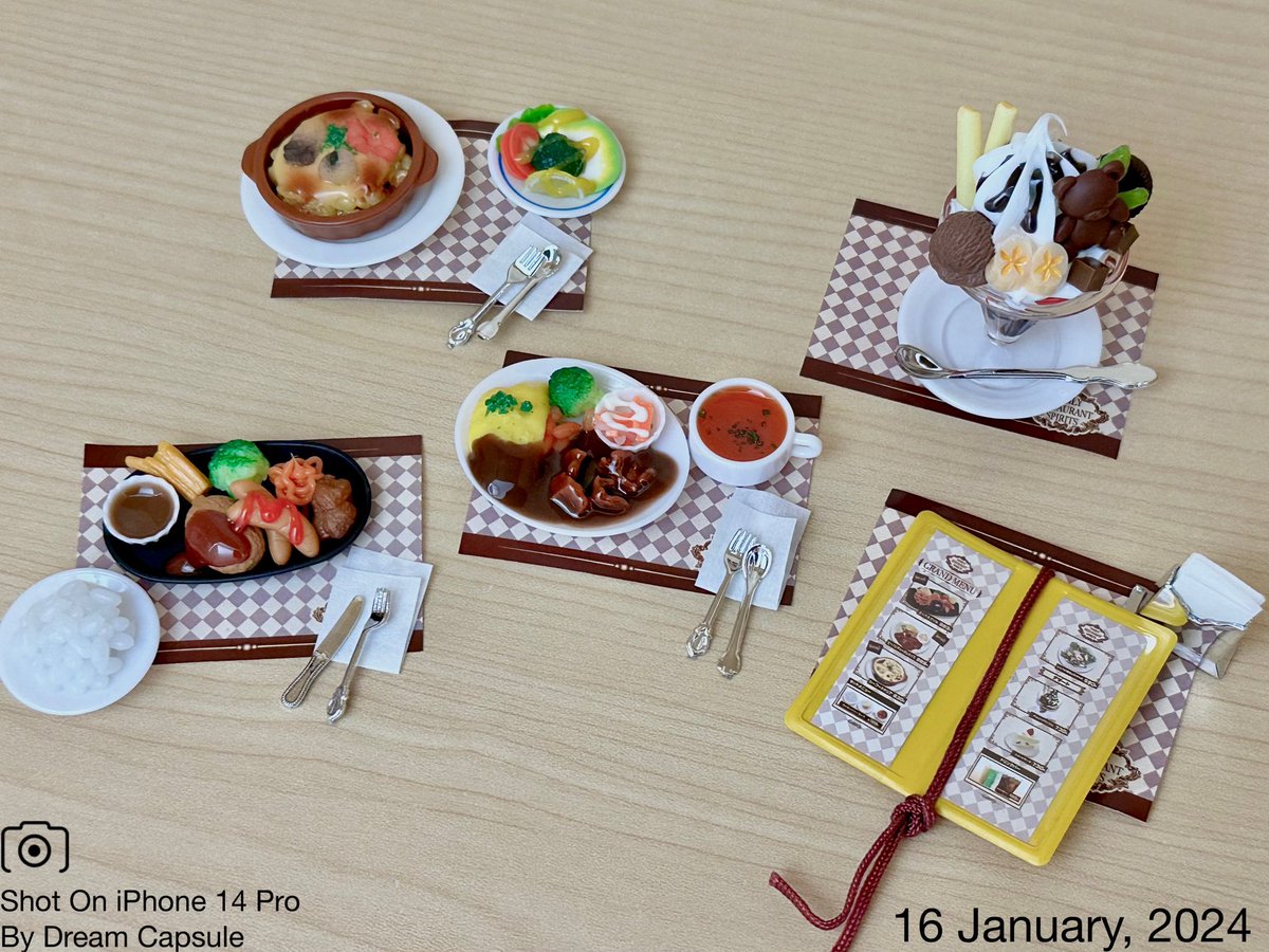 dreamcapsuleCEO's tweet photo. 🌟新入荷ガチャ商品プレゼントCP🌟

ファミレスの人気メニューがリアルなミニチュアに🍴
「ファミレスのグランドメニューマスコット2」

フォロー&amp;RP(RT)していただいた方の中から抽選で2名様に全5種セットをプレゼント🎁
ドリカプへの入荷日とキャンペーン詳細は↓

#ドリームカプセル #ガチャ専門店 https://t.co/ItK57GyX5Q
