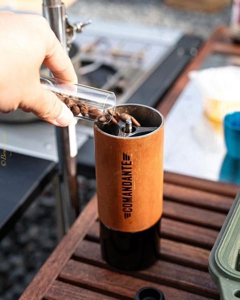 schutzkoffer's tweet photo. Was ist wichtiger als die erste Tasse #Kaffee am Morgen? ☕ Gut, wenn man dann seine #Lieblingskaffeebohne immer mit dabei hat, egal, wo man gerade ist - sicher geschützt durch einen #PeliCase! 🫘😀👍

#schutzkoffershop #peliproducts #peli #schutzkoffer #transport https://t.co/kJrZ6S2tjo