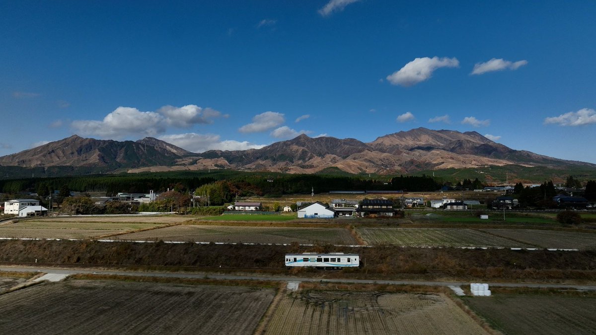 jdocs's tweet photo. 【テレビ】1/16（火）BS1 21時
新日本風土記「熊本 南阿蘇鉄道」
世界でも珍しいカルデラの中の暮らし。それは豊富な湧き水があったから。南阿蘇鉄道がつなぐ水の郷で、水神様に感謝し、草原と共に生きる人々。百年が一瞬に思える大地の旅
https://t.co/XDsHyJL6FT https://t.co/Nk9pAq6VDa