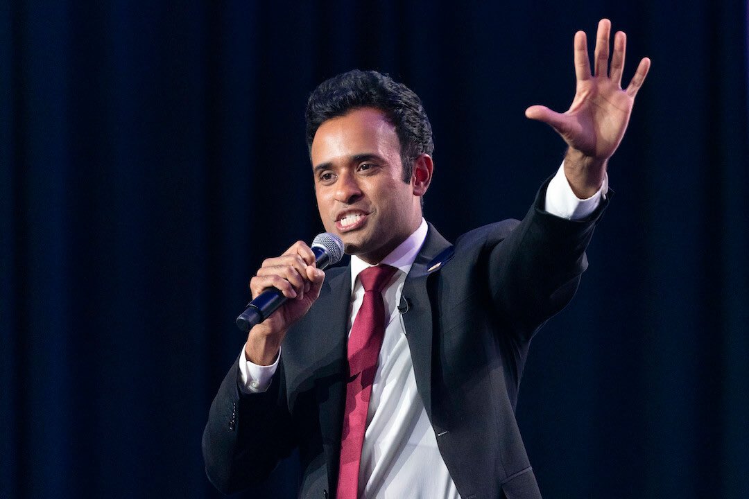 dom_lucre's tweet photo. 🔥🚨BREAKING: Vivek Ramaswamy suspended his  campaign and Endorsed Donald Trump for President. Great run Vivek! Hopefully we can change America as one! https://t.co/iN2QrWKIbe