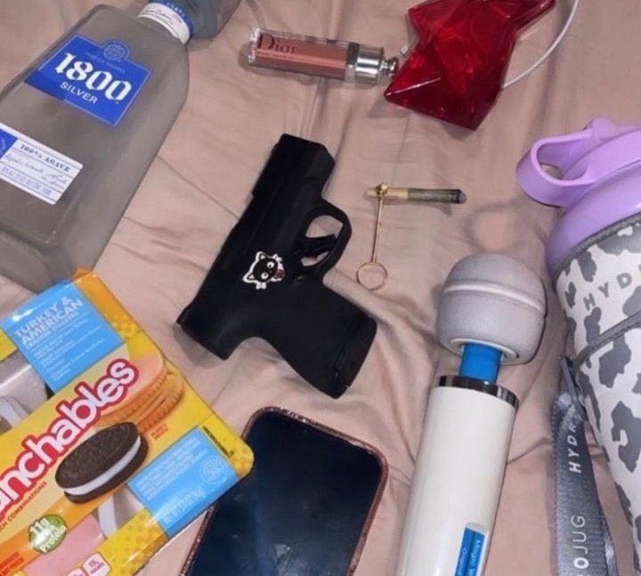 atrophicbtrfly's tweet image. valentine's day soon....no plans but i'm prepared for anything