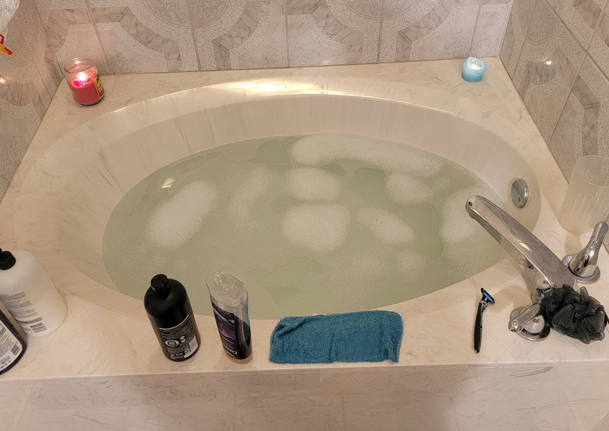 JaySmith5758's tweet photo. Soak them. Blues away. Sing it 🎶🎵Post Malone...I 🎶🎵 https://t.co/47T1UXPlgF