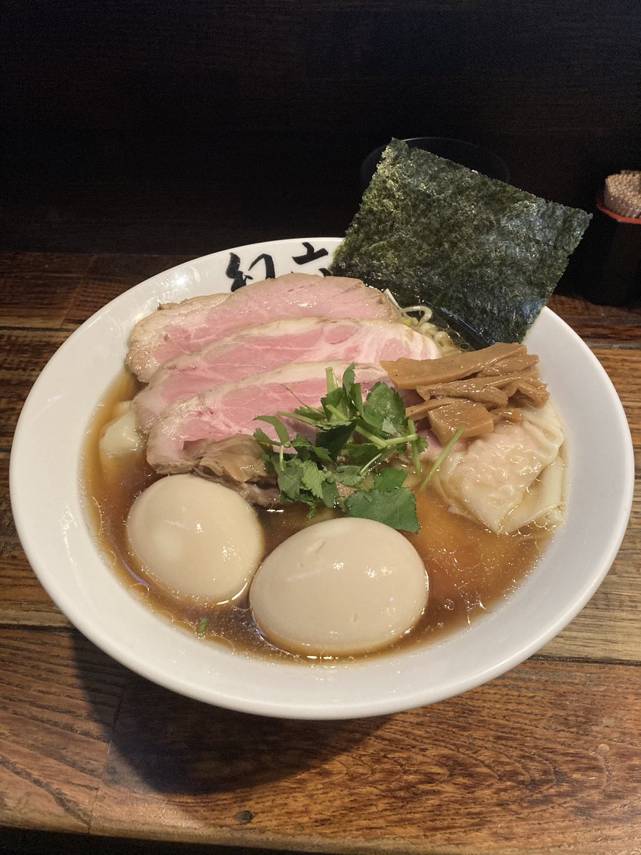 こんにちは！！

昨日はお心遣いありがとございました🤍🤍

マラソンおつかれさまでした🌸

わたしはたくさん買いすぎてもちろん完走🏃
クレジットの請求怖すぎるーーーー

今日はお休みでラーメン食べに行きました🤍
並んだけど美味しかった〜！