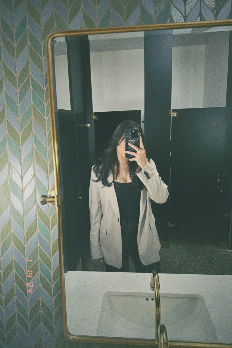 CeceeGuzman's tweet photo. 🍸🖤 https://t.co/hCRgQp4gsH