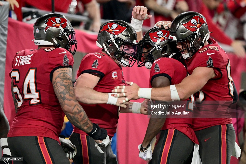 GettySport's tweet photo. #BakerMayfield threw for 3 touchdowns to lead the Tampa Bay #Buccaneers to a 32-9 win over the Philadelphia #Eagles and a trip to the NFC divisional round against the Detroit Lions next Sunday.  📷: Julio Aguilar Kevin Sabitus, #WildCardWeekend #NFLPlayoffs #NFL https://t.co/0DCVrlCx35