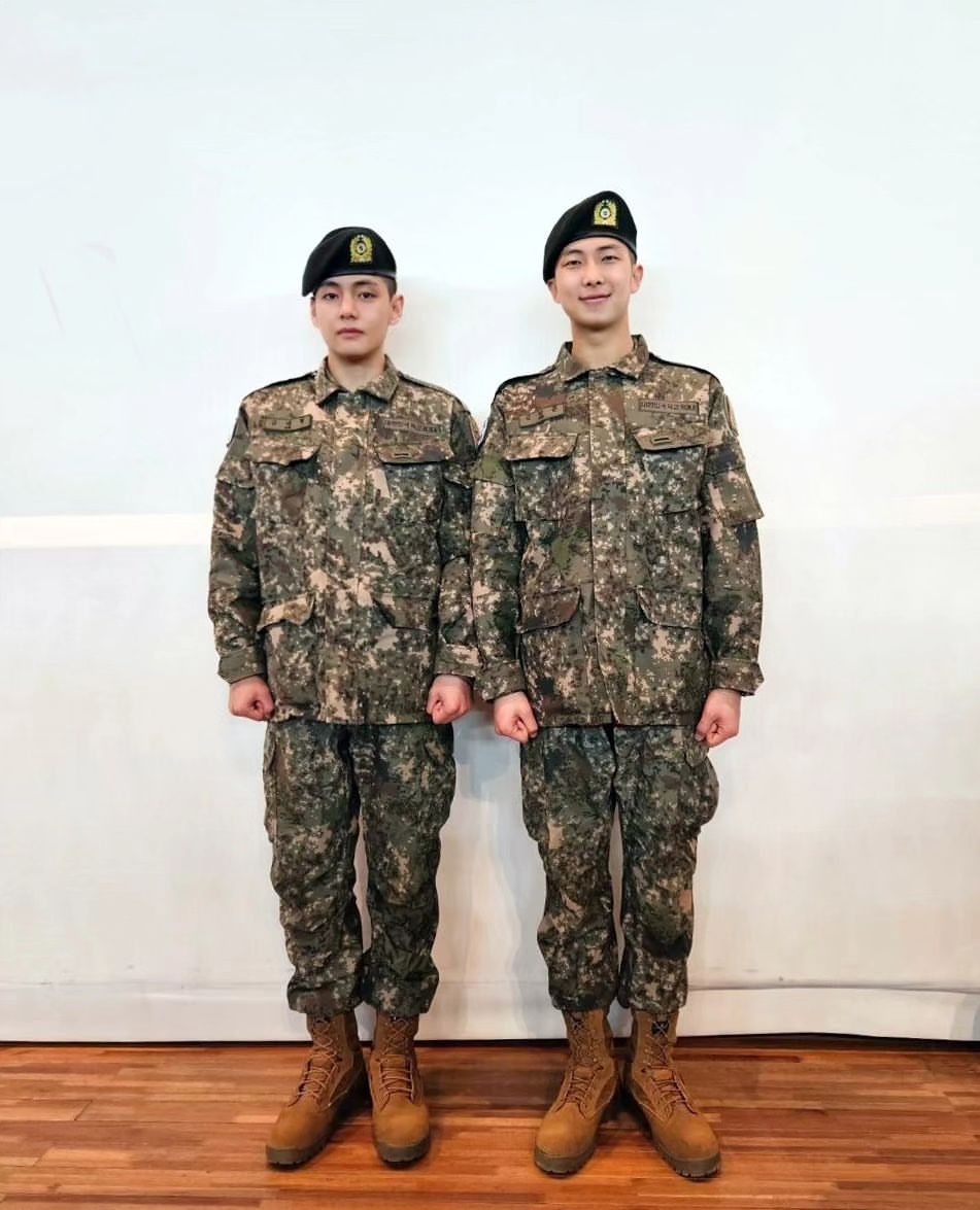 lee_fara's tweet photo. Taehyung and namjoon update ig #Taehyung #Namjoon #captaintaehyung #KimNamjoon #BTS #KIMTAEHYUNG https://t.co/lTjcBHTaEk