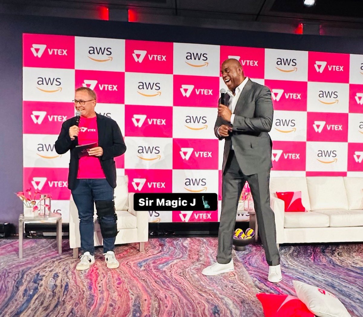 mgfaria's tweet photo. I was honored to interview  @MagicJohnson today at VTEX Connect NYC. Truly inspiring! https://t.co/MwlkmW3rad