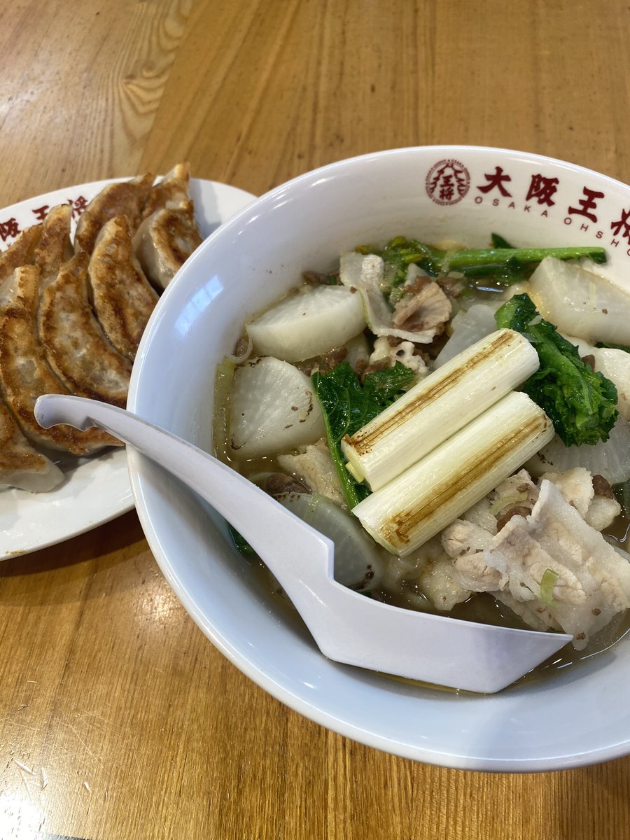 jack_86727's tweet photo. こんにちは😃
今日のまかない飯です😊
今日の餃子🥟🥟
豚肉と大根の塩ラーメン🍜😊です
#まかない飯
#ギョウザ
#らーめん https://t.co/0ORGV0u515