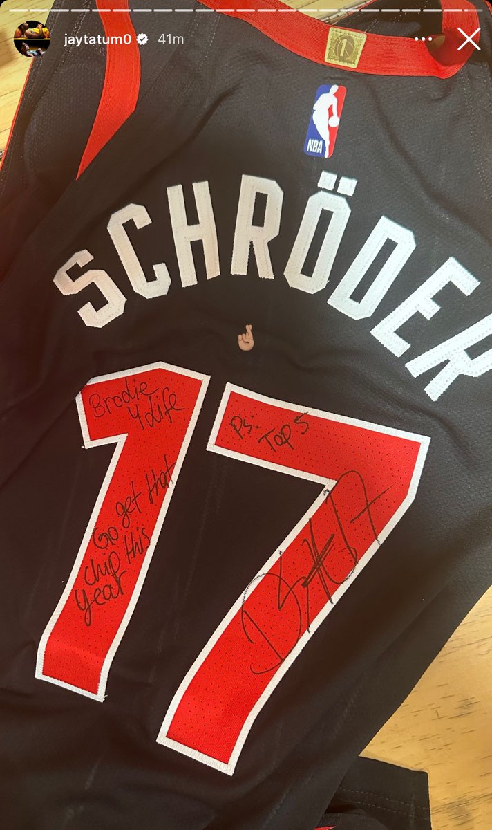 LegionHoops's tweet photo. Dennis Schroder gifted his game jersey to Jayson Tatum tonight:

“Go get that chip this year. P.S: Top 5.” 💯 https://t.co/QO0RAtJrhK
