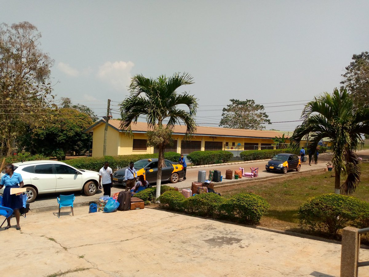 abeticoesrc's tweet photo. Arrival of Freshers on campus

#abeticoesrc23 #collegeontheridge #SRC https://t.co/wv8DQviYlf