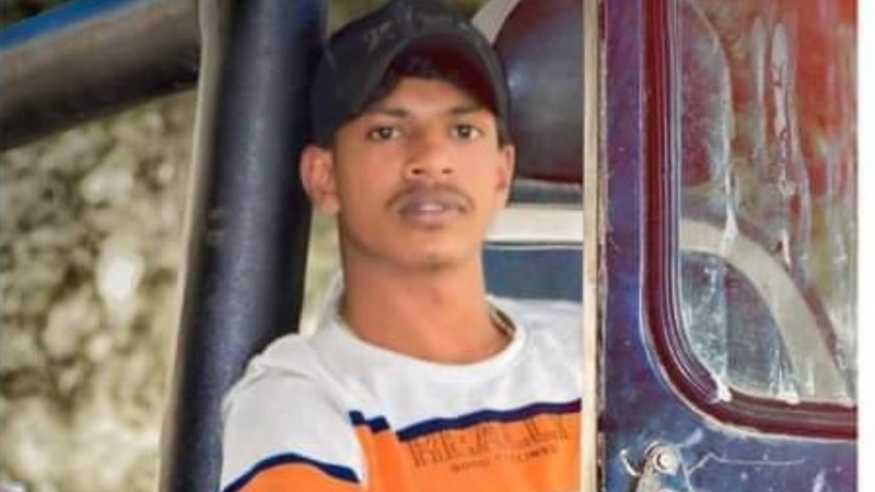 HateDetectors's tweet photo. In an alleged case of #LoveJihad, a #Muslim youth eloped with a minor #Hindu girl in #KRPet, #Mandya, #Karnataka. Both have since been brought back by the police following a complaint from the girlโs parents.
#SyedTabrez (19) of the town eloped with the 15-year-old girl after convincing her that he was in love with her. After her parents lodged a complaint, the police traced Tabrez and brought him back and registered a case under the #POCSOAct against him.
Following this, members of #Hindutva groups staged a protest in front of the police station on Sunday evening alleging that it was a case of love jihad. They claimed that Hindu girls were being deliberately targeted and demanded that the case be handed over to the National Investigation Agency.