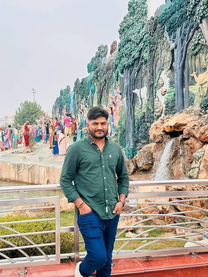 pradhangurjar__'s tweet photo. समाज के कोहिनूर है # वो जिद्दी था जिद्द पर अडा था,
वो अपने लिए नही अपनो के लिये लडा था !
#gopalbassi @Gopal_Bassi https://t.co/5sT9Qt9CQp