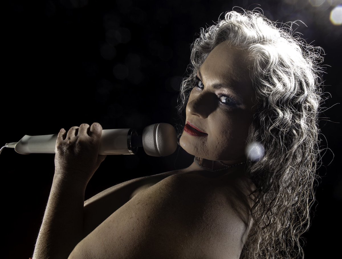 TorreyLisa2's tweet photo. Next week I’ll be joining the fun at a collab house in Vegas and filming lots of fun scenes! If you’d like to sponsor me to offset my costs, I’m giving extra behind-the-scenes goodies to anyone who steps up to become a sponsor! DM me for options &amp; details. 💋
📸by @GMarkLewis https://t.co/ERUPjOWHsg