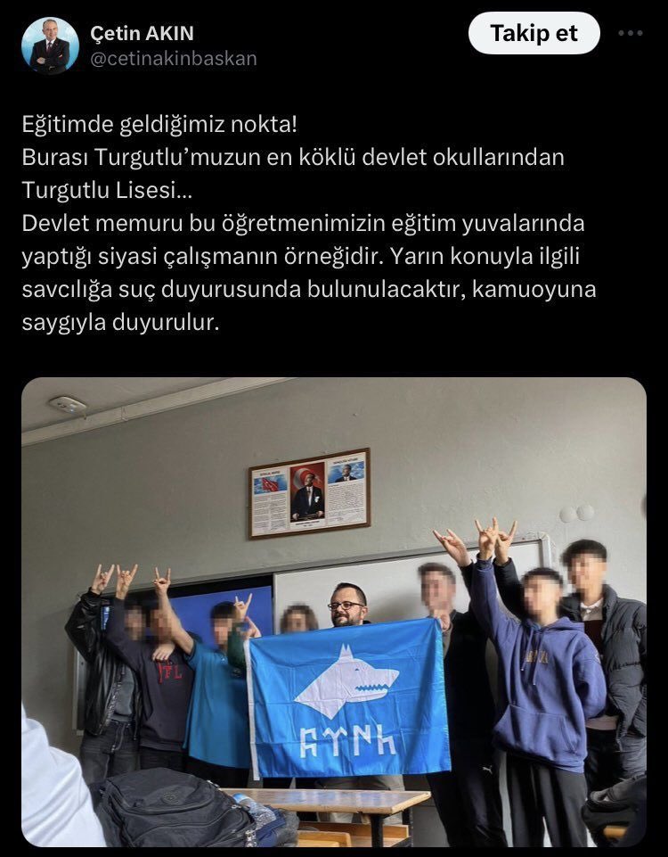 Türk yurdunda, Türk öğretmeninin öğrencileriyle kurt başlı bayrak önünde, bozkurt yaparak fotoğraf çekmesi şereftir. Bir belediye başkanının öğretmeni, mahkemeyle tehdit etmesi rezilliktir. Ayrıca öğretmenimizin hedef gösterilmesinden ötürü, bu belediye başkanı yargılannalıdır.