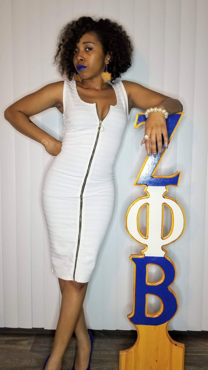 ShayLynn1106's tweet photo. Took yall long enough 🤪✌🏾

Happy Founders' Day to Me &amp; My SororZ! Love yall to Life! 💙🕊🤍

#ZPhiB104 #ZetaPhiBeta #ItOnlyTook5 https://t.co/UkPG5BX6LI