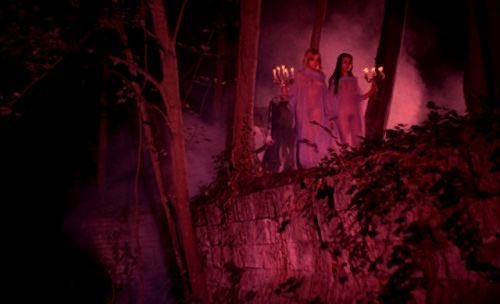 robinfreckle's tweet photo. Movies in the night

-The Shiver of the vampire.
-To the devil a daughter.
-The Mephisto Waltz.
-Girly.

#MovieMonday 
#vintage https://t.co/ZpNdTnJrQa