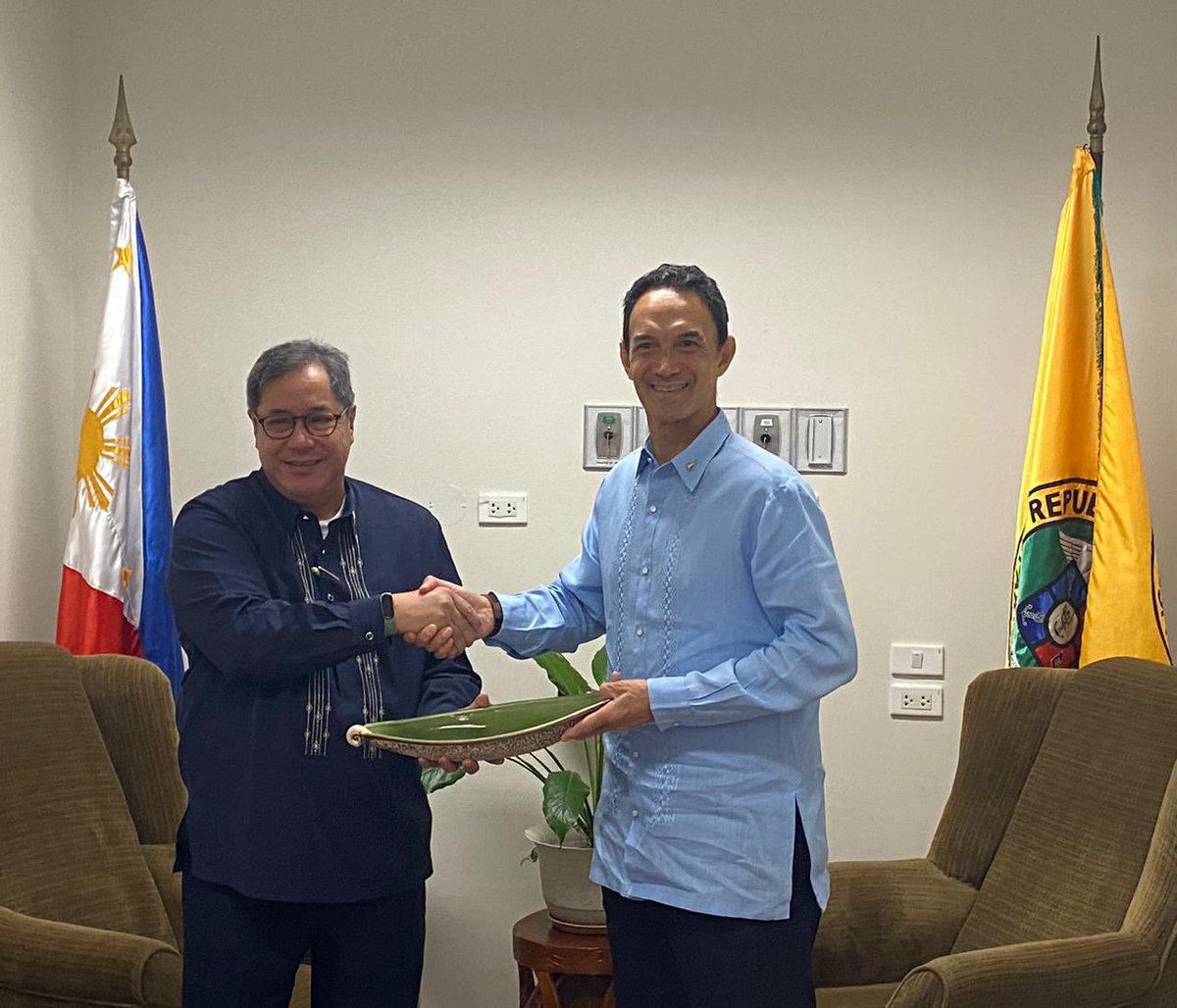 PeterKellNZ's tweet photo. 🇳🇿🇵🇭 Had a fruitful discussion with @DOHgovph Secretary Dr. Teodoro Herbosa @Teddybird on potential collaboration sa nutrisyon, reproductive health, at food safety kasama ang @FDAPhilippines. Excited about the potential for positive impact! 🤝
#HealthPartners #NZinManila https://t.co/HRLoeJ3aHn