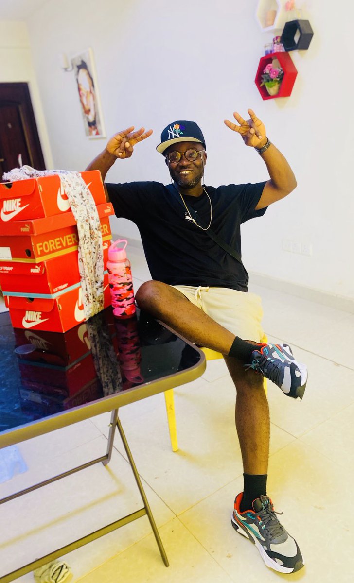 skaloni's tweet photo. 2023 dump… t) de3 wo ho b3 so na Wofa de3 wo di na Kyei aaa🥱🤐
#THISISNOTTHETAPEIII #Djiku #Ronaldo𓃵 #Chedar https://t.co/UJB3bY5mee