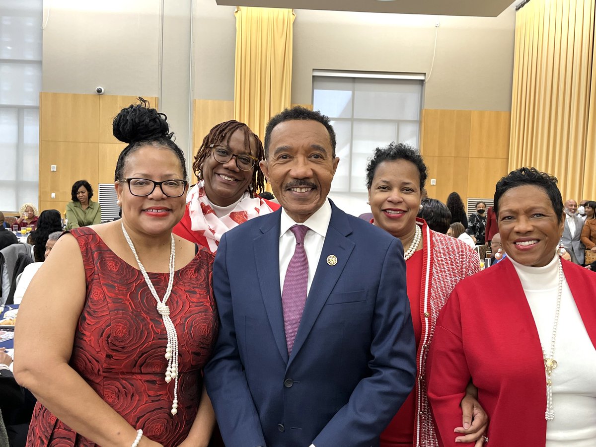 Mfume4Congress's tweet photo. I was glad to join the Howard L. Cornish Metropolitan Baltimore Chapter of the Morgan State University Alumni Association for their 39th Annual Dr. Martin Luther King, Jr. Scholarship Breakfast celebrating more than $1 million in scholarships. #MLK #MorganStateAlumni #MorganState https://t.co/5CBBKtr3VC