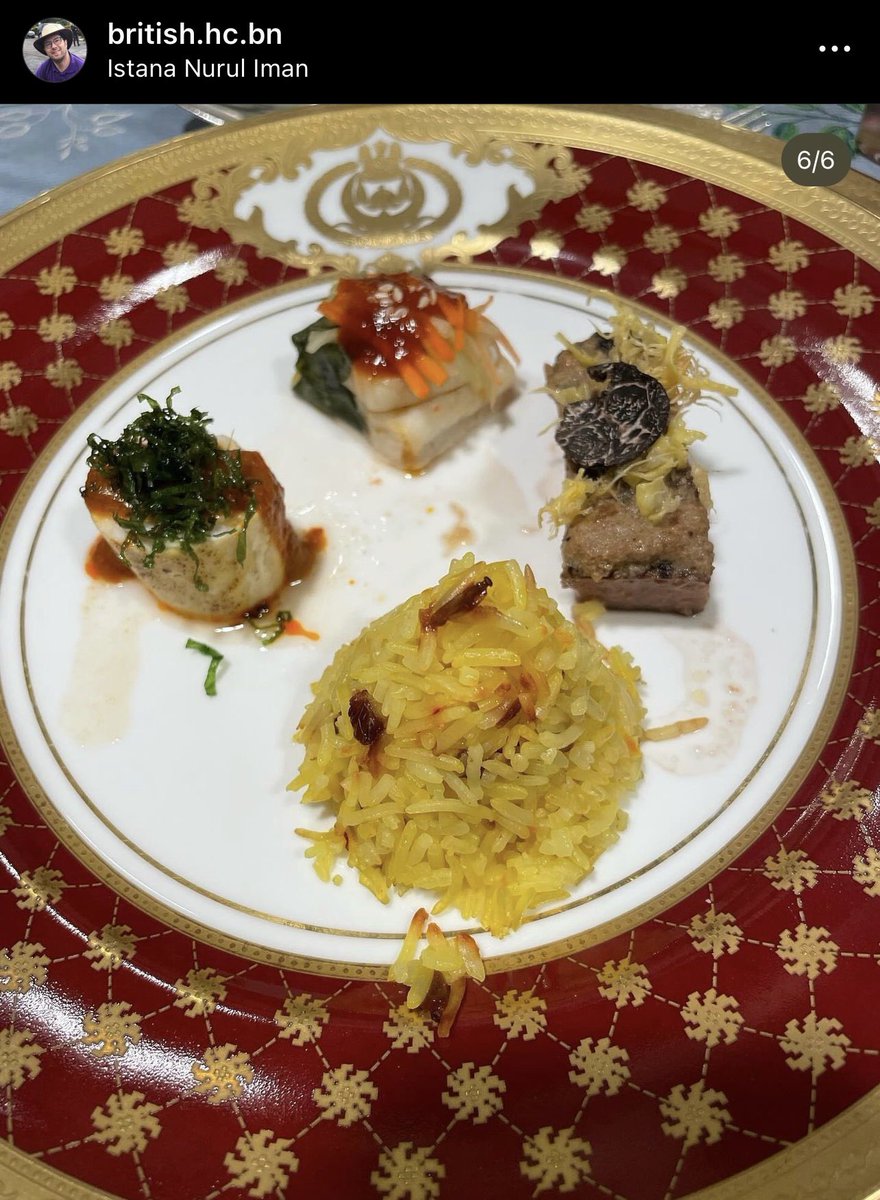 arfdy12's tweet photo. Gambar-gambar menu di Majlis Persantapan Diraja, Pengiran Muda ‘Abdul Mateen Bolkiah dan Pengiran Anak Isteri Anisha Rosnah Adam :

1. Salad Ketam Alaska dgn Iranian Kaviar

2. Bekara (lobster) dgn salad betik muda

3. Sorbet mangga bersama sarang burung walit

4. Daging wahyu percik dgn Trufel
Ikan Turbok acar
Ayam kampung sos peranakan
Nasi Basmathi bersama Koma Koma