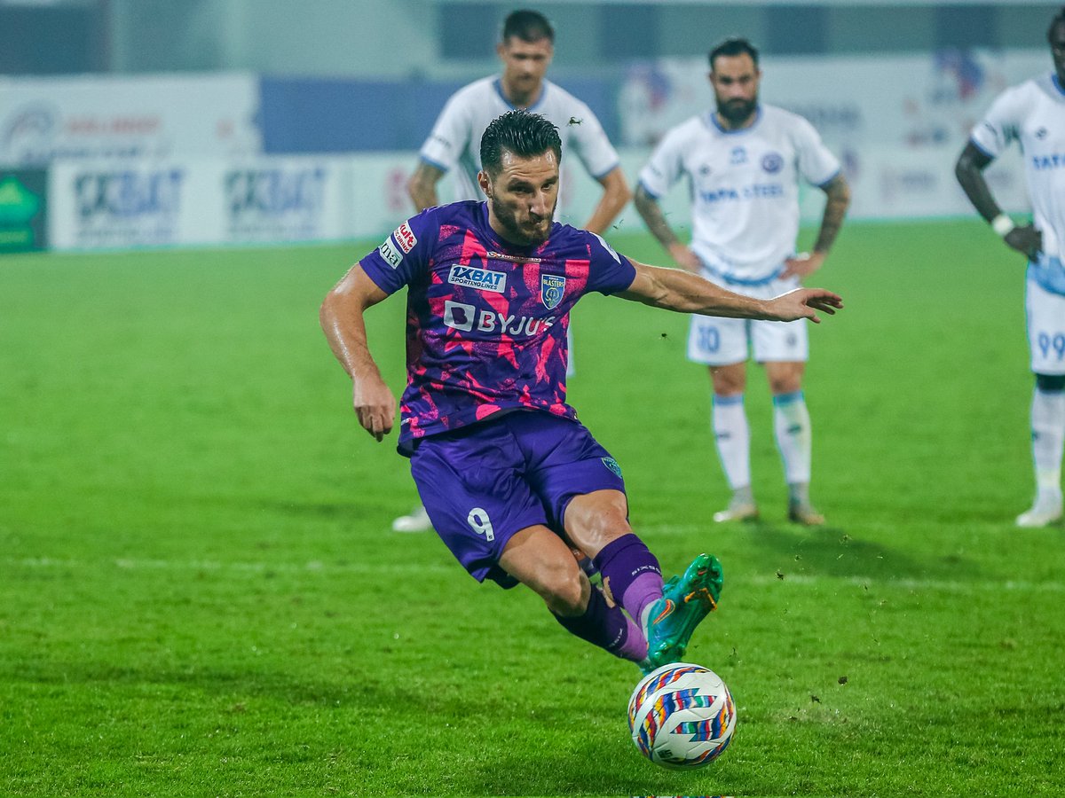 KeralaBlasters's tweet photo. 📸 from last night's encounter against Jamshedpur FC. 

#KBFCJFC #KBFC #KeralaBlasters #KalingaSuperCup https://t.co/Gl8M9Iky2A