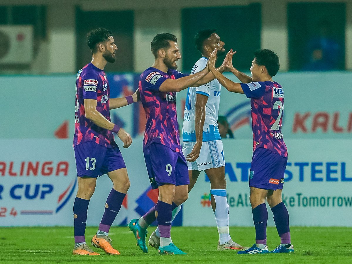 KeralaBlasters's tweet photo. 📸 from last night's encounter against Jamshedpur FC. 

#KBFCJFC #KBFC #KeralaBlasters #KalingaSuperCup https://t.co/Gl8M9Iky2A