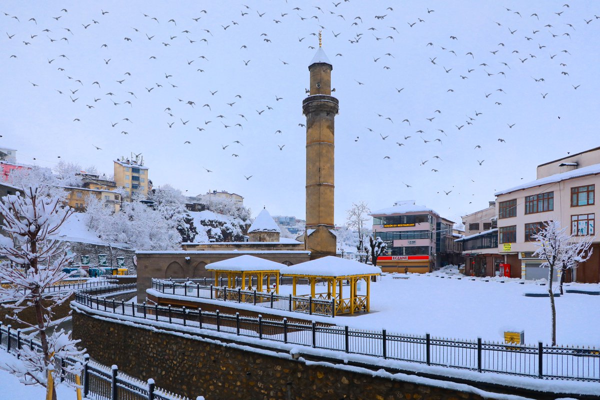 BitlisBld's tweet photo. Kar yüklü bulutlar var bu sabah gökyüzünde...🌧

Sağlık, huzur ve güzel bir gün dileğiyle.
#Günaydın Bitlis https://t.co/z3QXsNzKcz